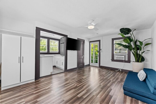 Photo - 2536 Burlington Ave N