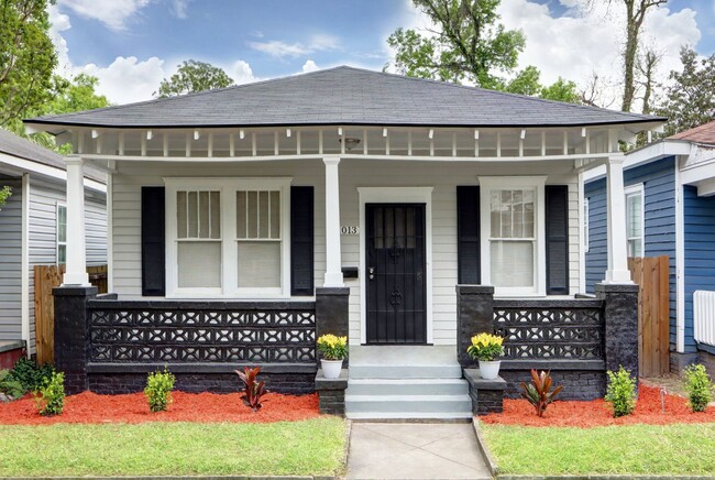 Newly Renovated 2BR/1BA Home In Downtown S... - Newly Renovated 2BR/1BA Home In Downtown S...