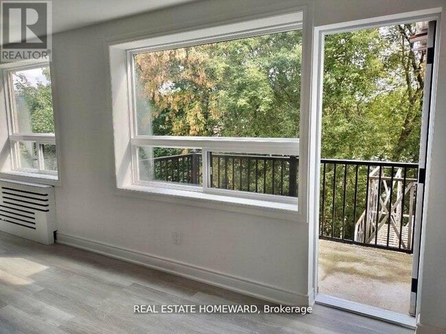 Photo - 419 Woodbine Ave Unité 4