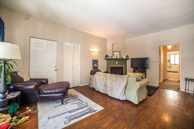 5 - 2166 Beachwood Ter