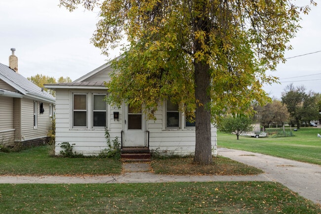 Photo - 1216 House in Northeast Minot! Pet Friendly!