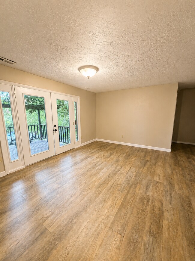 Photo - Spacious Charming Home (duplex)
