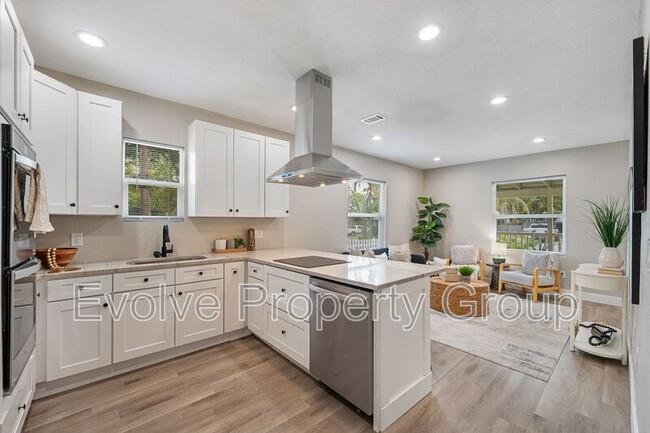 Photo - 2807 S Brown Ave Casa
