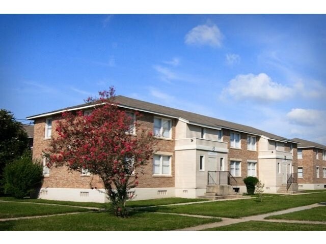 Primary Photo - Palmetto Apartments