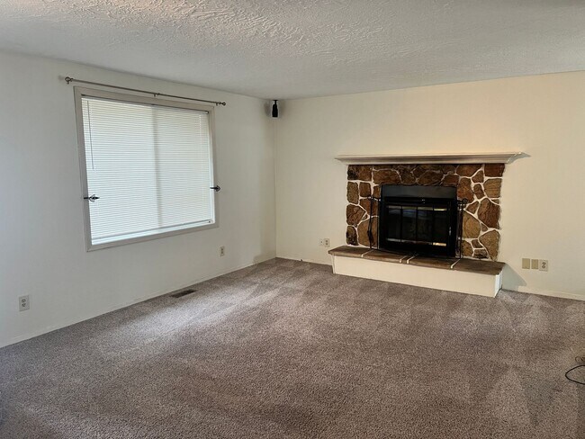 Photo - Charming Tualatin home on corner lot!