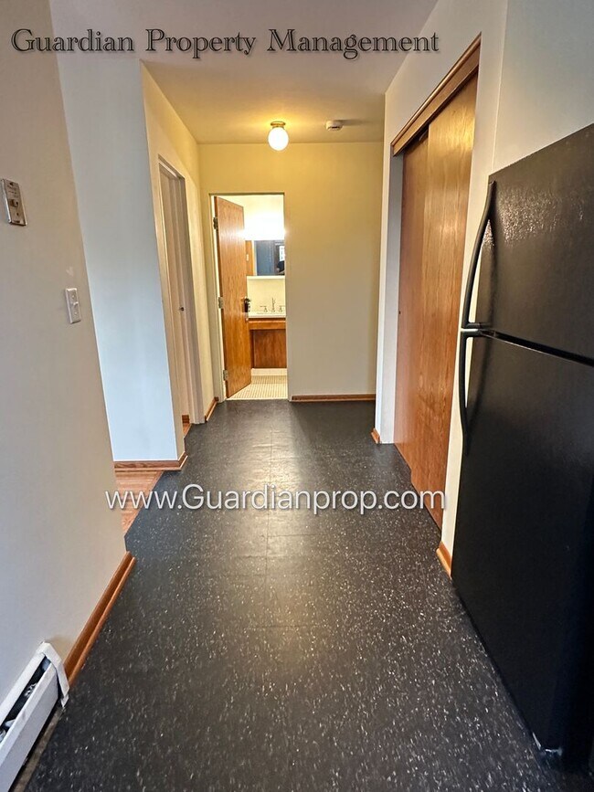 Photo - Top Floor Kingfield Minneapolis Apartment, Hardwood Floors, South Facing, Wall Ac Unit, One Mont ... Unit #201