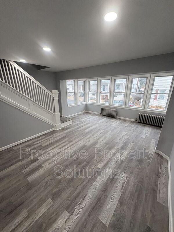 Photo - 461 Madison St