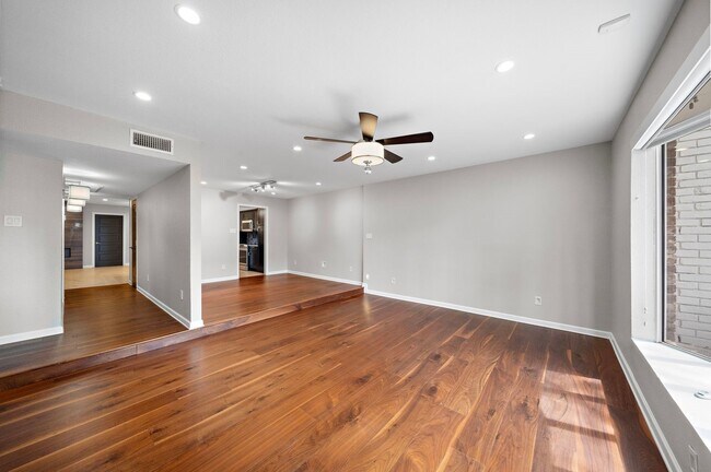 Photo - 8954 Chatsworth Dr