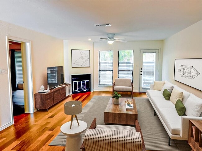 Photo - 1404 Norwalk Ln Unidad 105 Rental