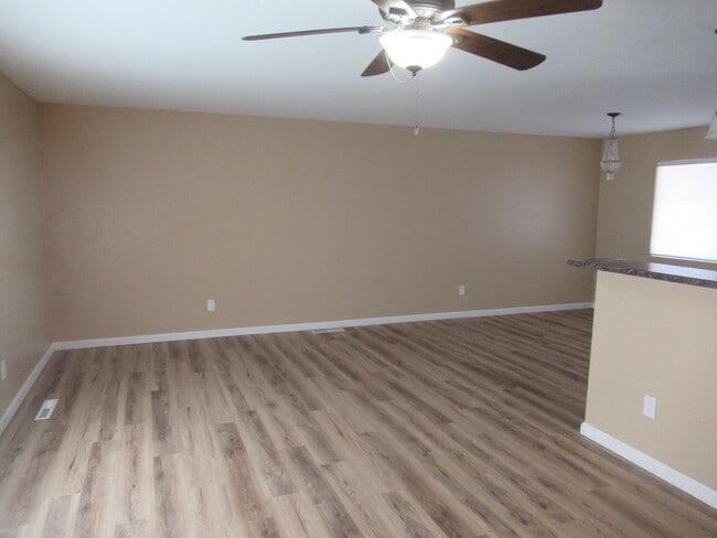 Building Photo - 1410 Auburn Dr