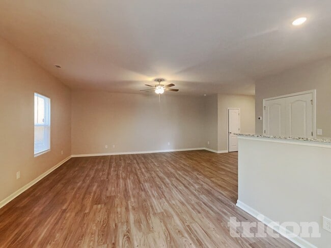 2803 Yurman Rd