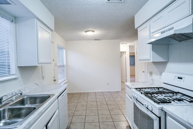 Building Photo - 10310 Little Pebble Dr Unit #A