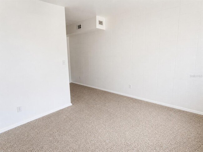 Photo - 1607 Dauphin Ln
