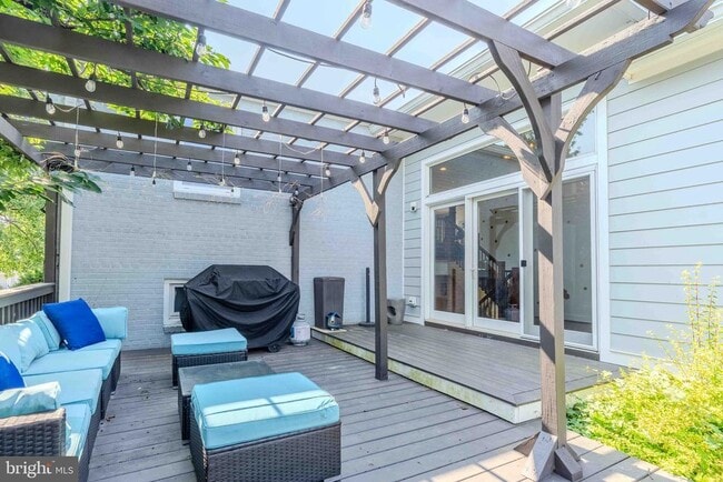 Photo - 942 McKinley Rd