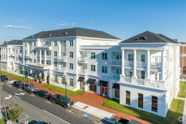 Main Entrance - William Square Luxury Residences Rental