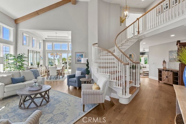 Photo - 1 White Sail