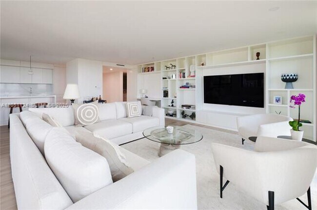 Photo - 1121 Crandon Blvd