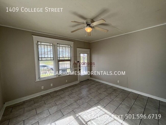 Photo - 1409 College St