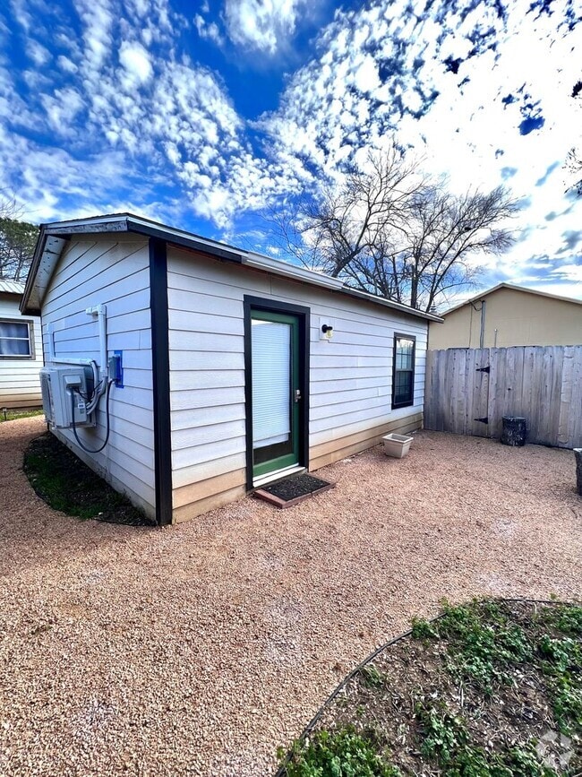 Building Photo - 924 North St Unit B (Guest House)