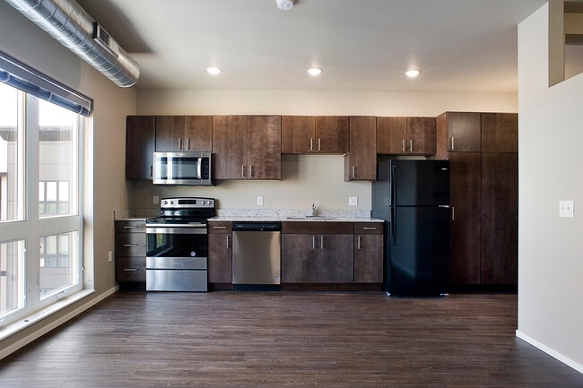 UHV Building 3 - Studio - University Hills Village