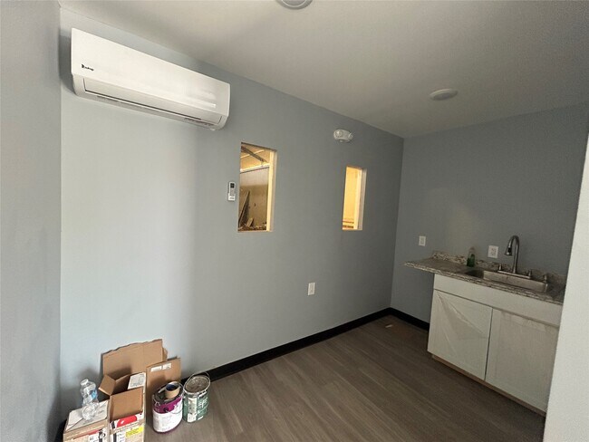 Photo - 6936 Lozier St