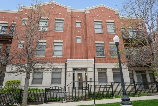 Building Photo - 758 W 15th St Unit 2A Rental