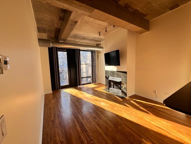 Photo - 1069 W 14th Pl