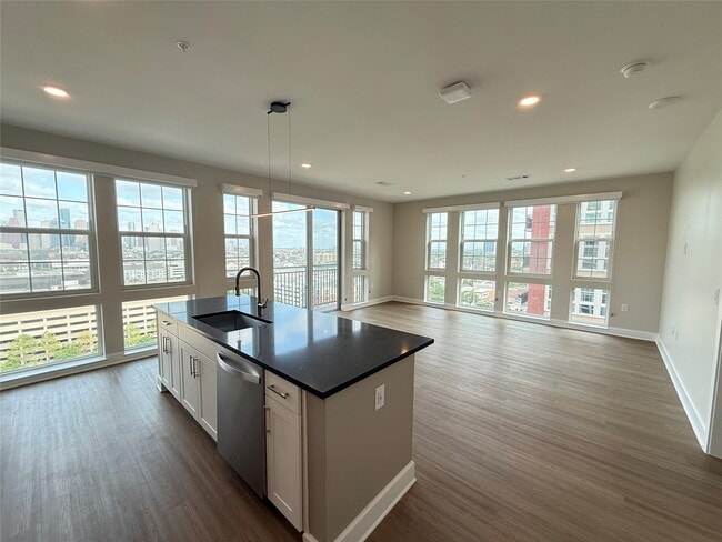 Building Photo - 716 Waugh Dr Unit B6 328 Rental