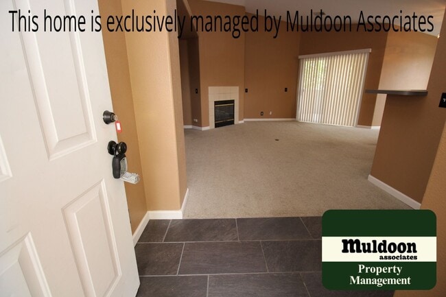 Photo - Strawberry Field gated community condo wit... Unidad E