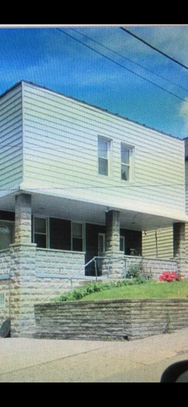 Building Photo - 805 Flemington St Unit 2