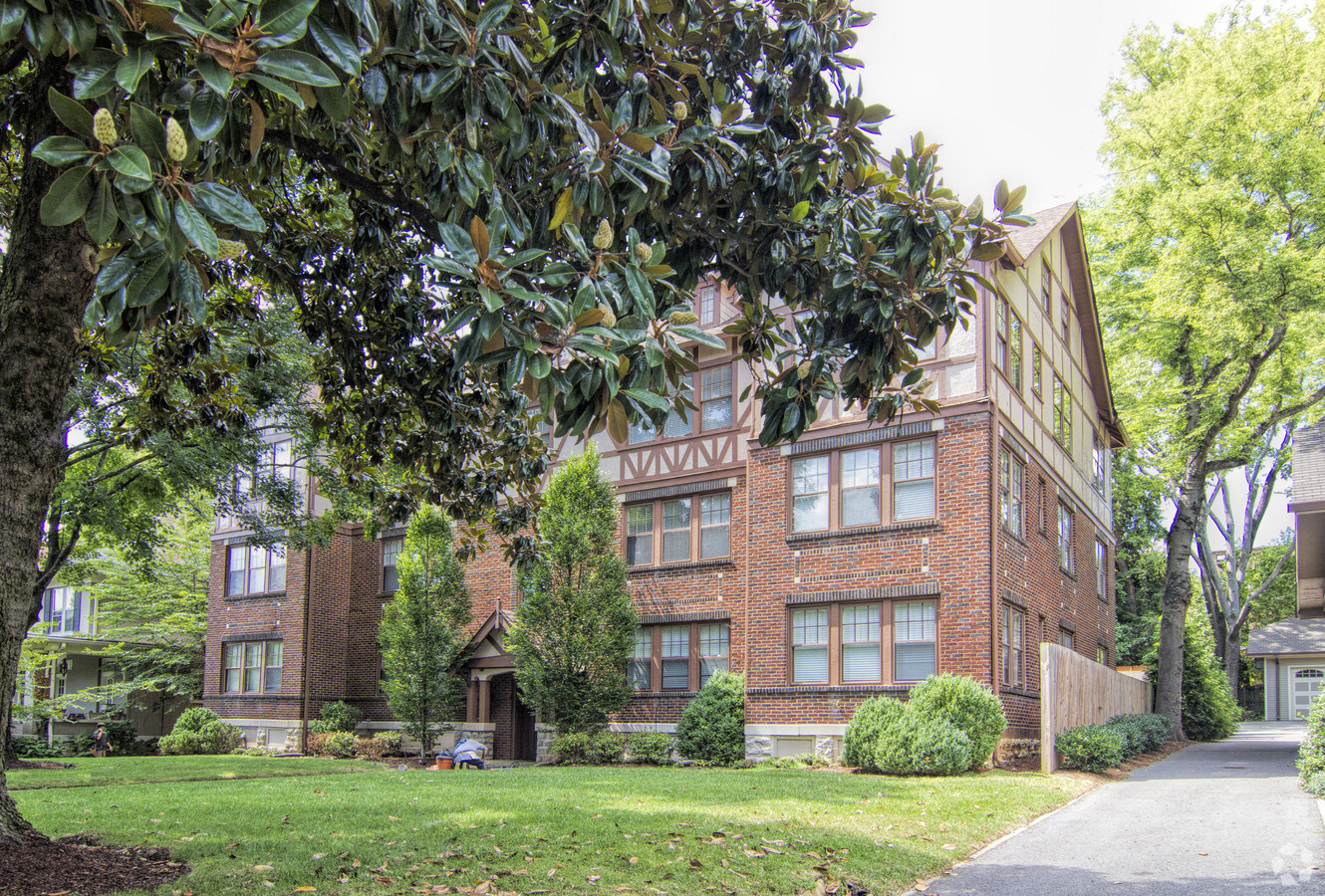 Photo - 3810 Whitland Ave Apartments