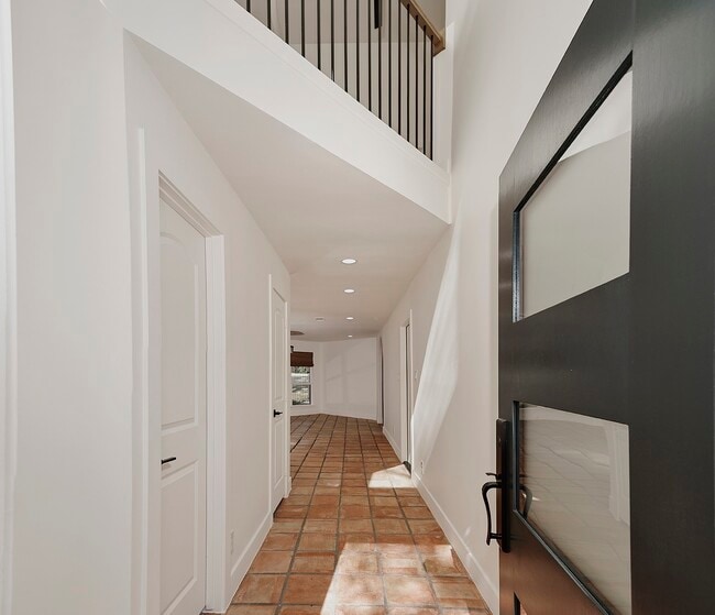 Photo - 15 Crinkleroot Ct