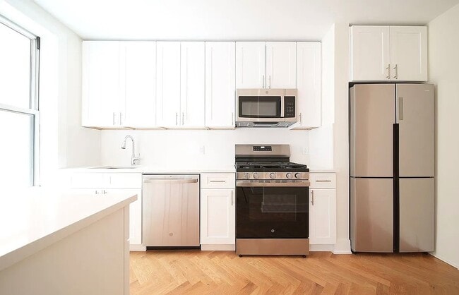 Building Photo - 30 Clinton St