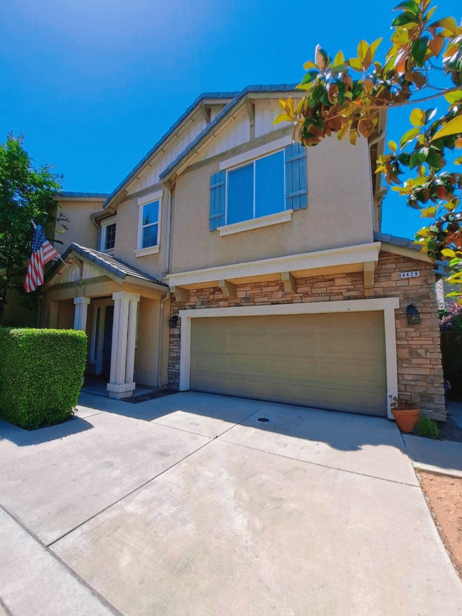 Beautiful 4 Bedroom Home Near Island Water... - Beautiful 4 Bedroom Home Near Island Water...