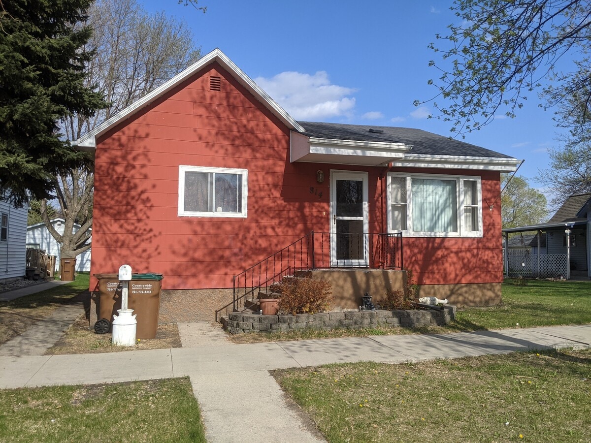 Photo - 814 1st Ave NE