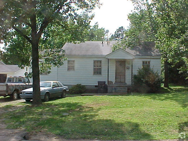 Building Photo - Nice 2bed/1bath on a quiet street Rental