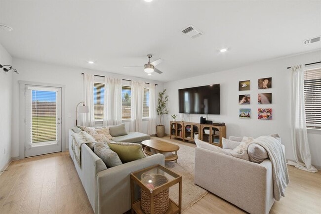 Photo - 3608 Overlord Ln