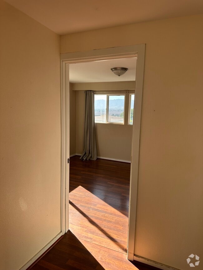Building Photo - 1876 Palamoi St Rental