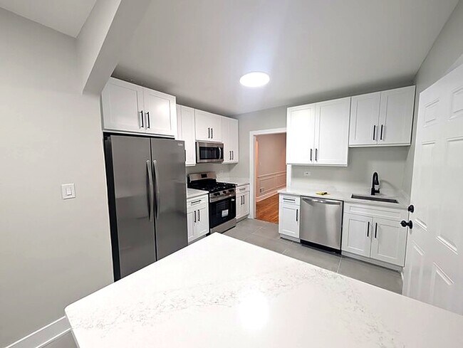 Photo - 5801 N Richmond St