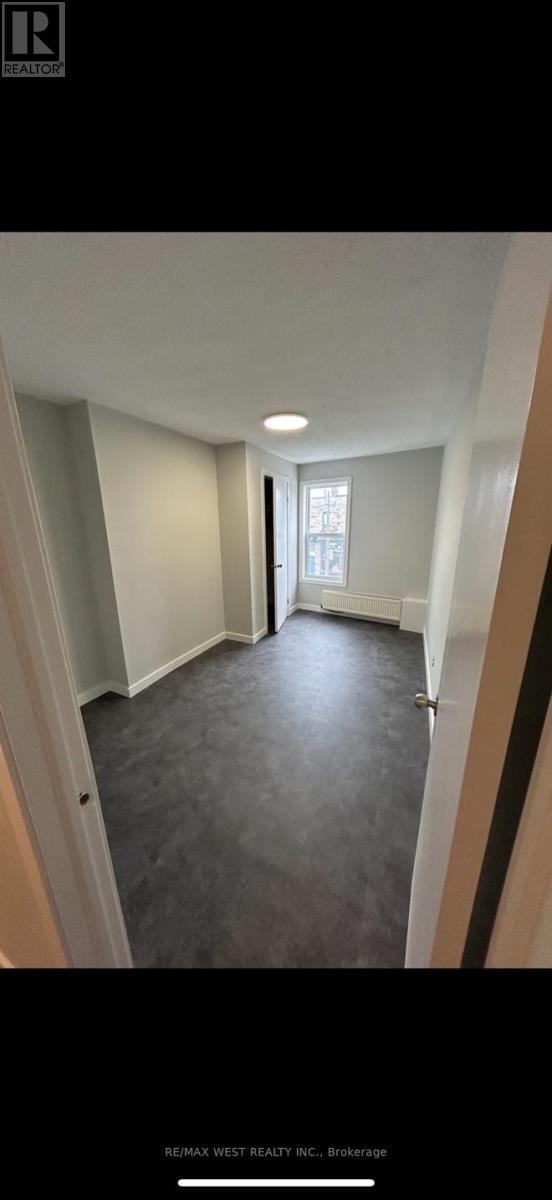 Photo - 88 Uxbridge Ave