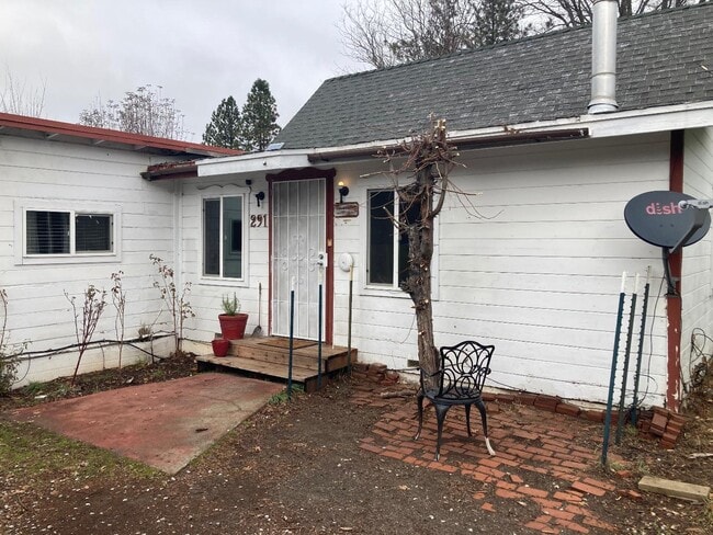 Building Photo - 291 Washington St