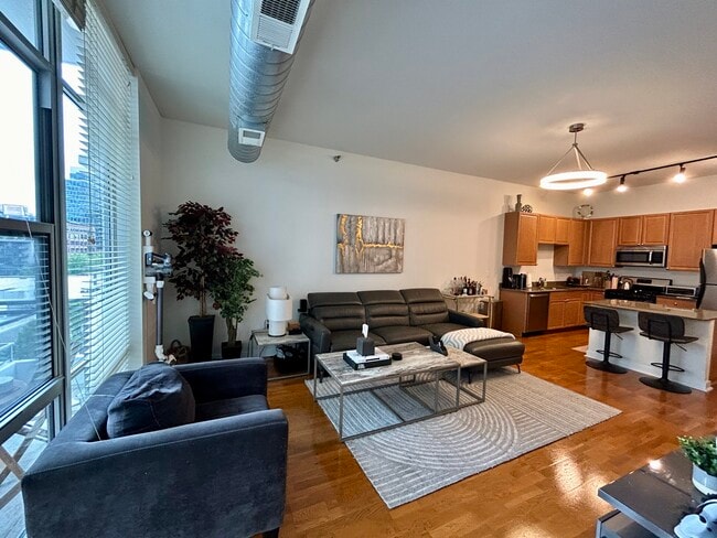 Photo - 901 W Madison St Unidad 505