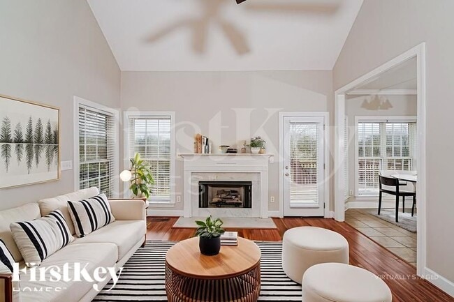 Photo - 136 Silverstone Ln