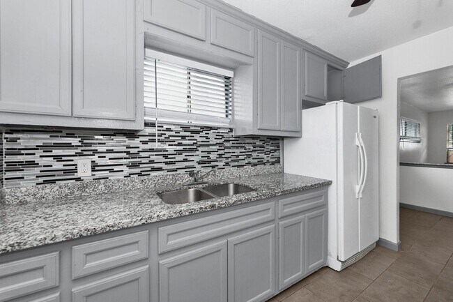 Photo - HALF OFF 1ST MONTHS RENT & NO DEPOSIT! SPRING SPECIAL! Lovely 2 bedroom 1 bath Ranch Style Homes ... Unit 6