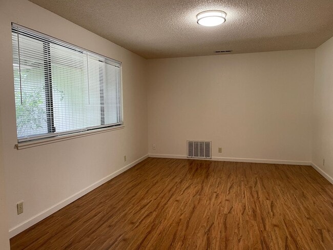 Photo - Spacious 3 Bed 2 Bath Home-Located on a Corner Lot in Quiet Neighborhhood