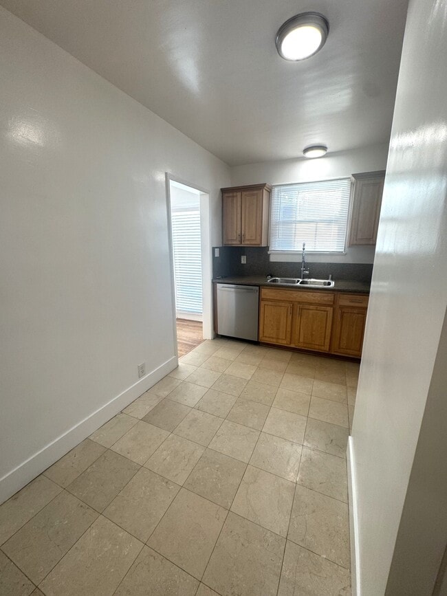 Kitchen - 614 Acanto St