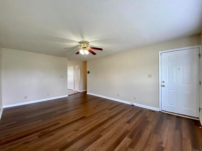 Photo - 701 Carbondale Dr