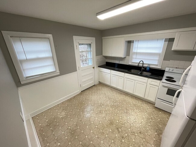 Photo - Cute Cottage Style Home For Rent