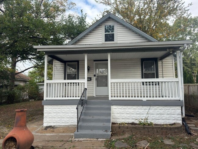 Building Photo - Recently Renovated 3-Bedroom Home in South...