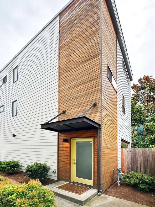 Building Photo - 3Bd/3Ba Seattle Townhouse